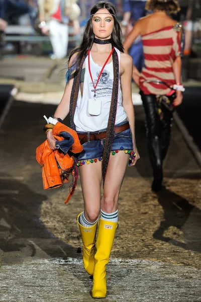 Look 8